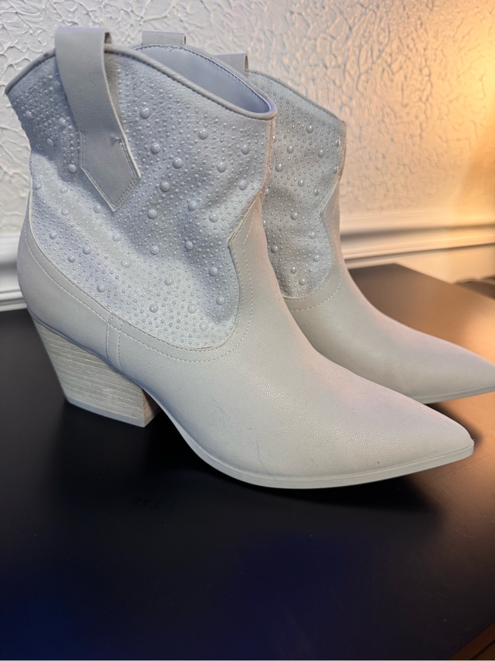 MIA Serennity Ankle Booties IVORY Pearl Studded Western Boots Size 8 NWOT